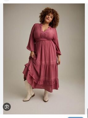 Torrid Festi ballon sleeve Plus-Size Mauve Tiered V-Neck Midi Dress